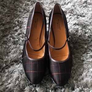 Women’s Rockport heels in near perfect condition.